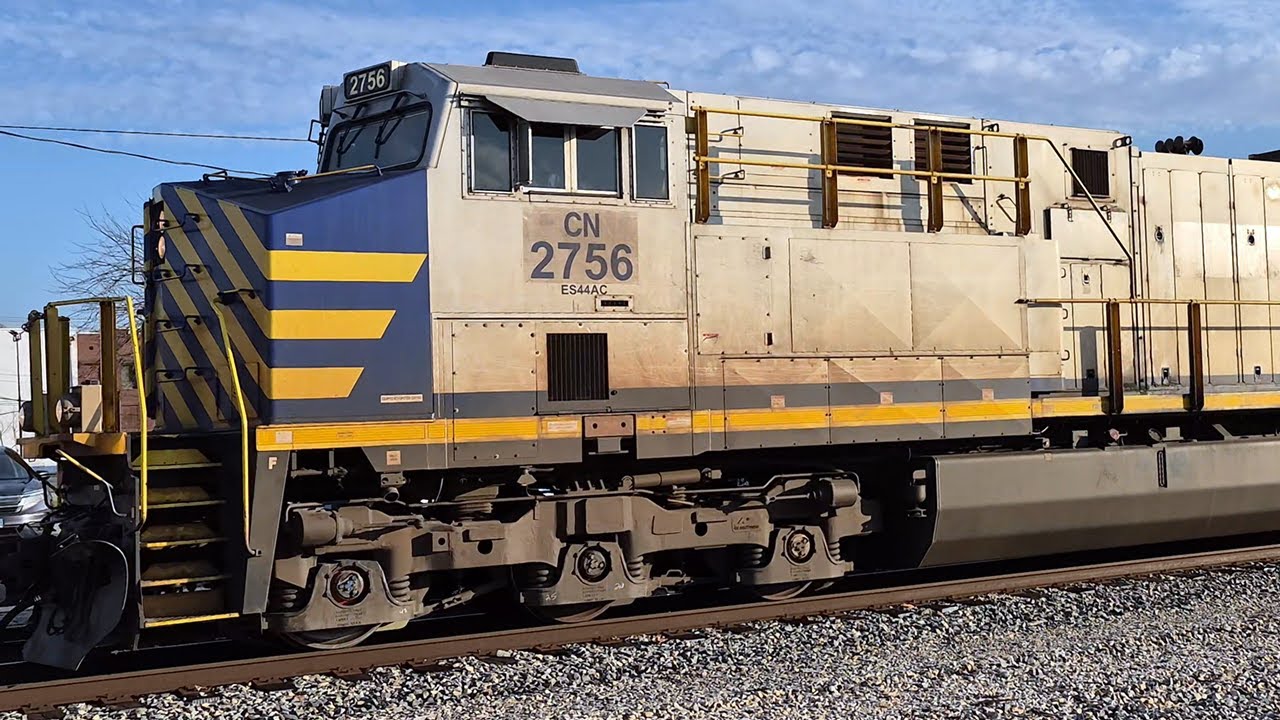 Former Citirail CN 2756 Leads a Northbound Manifest Train