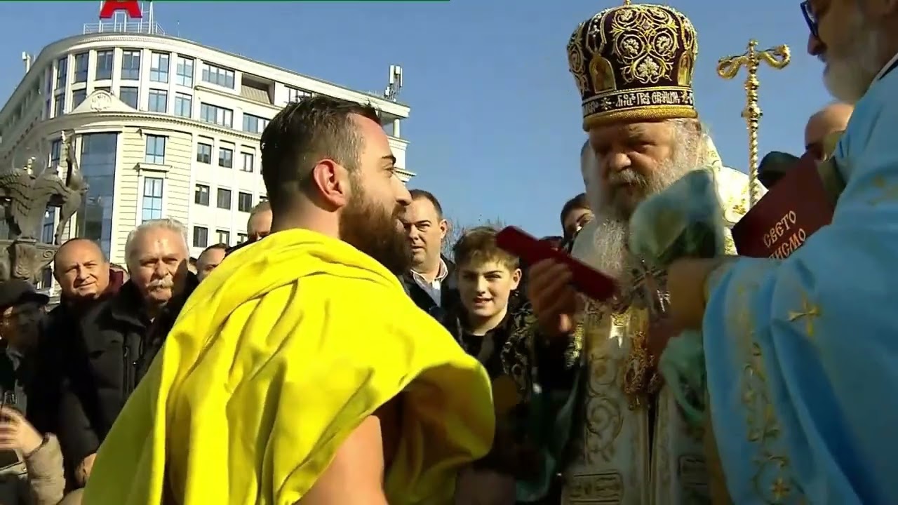 Дарко Митровиќ го фати крстот во Скопје, двајца завршија во болница поради премрзнување