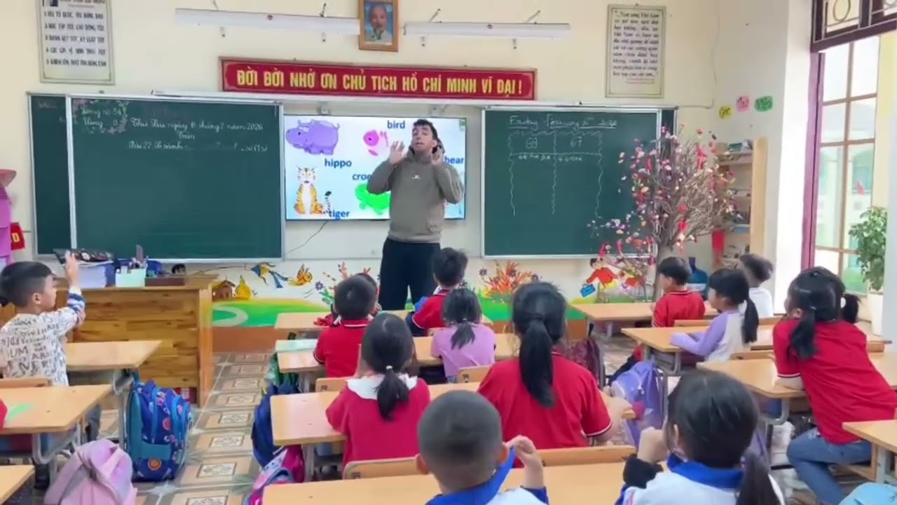 Lớp 1D học tiếng anh với gv nước ngoài tuần 21