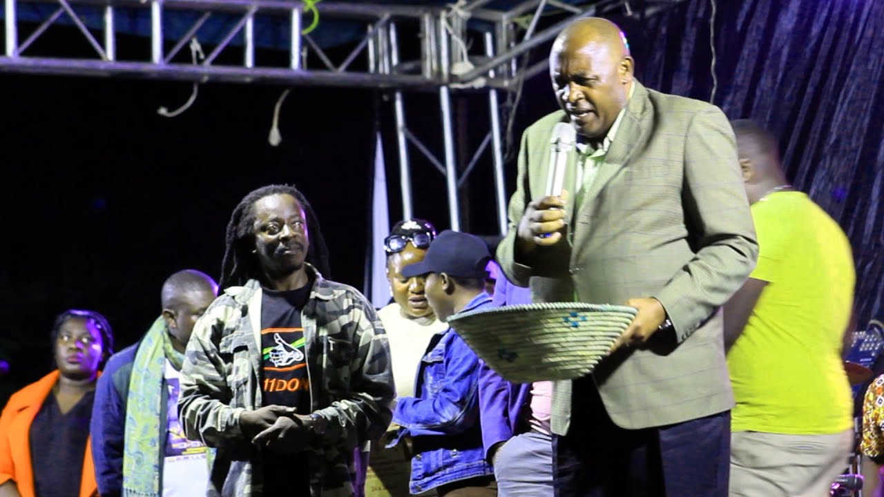 Hon. Min Chris Baryomunsi Ahire Rasta Charz Millions 10, Rasta Charz Amashemererwa gamuhunza!!!