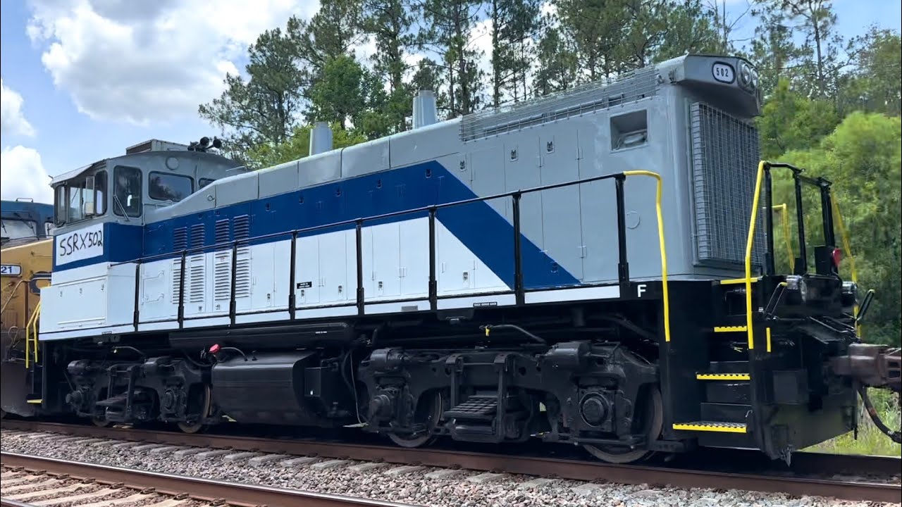 SSRX 502 EMD Switcher Trails on CSX L795-11 SB at Dinsmore 