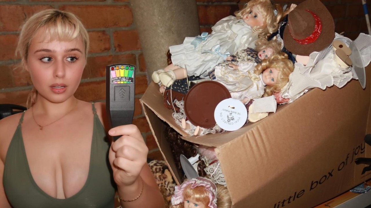 Haunted Dolls & Hanging From the Ceiling?! | A Day With Tahalia...