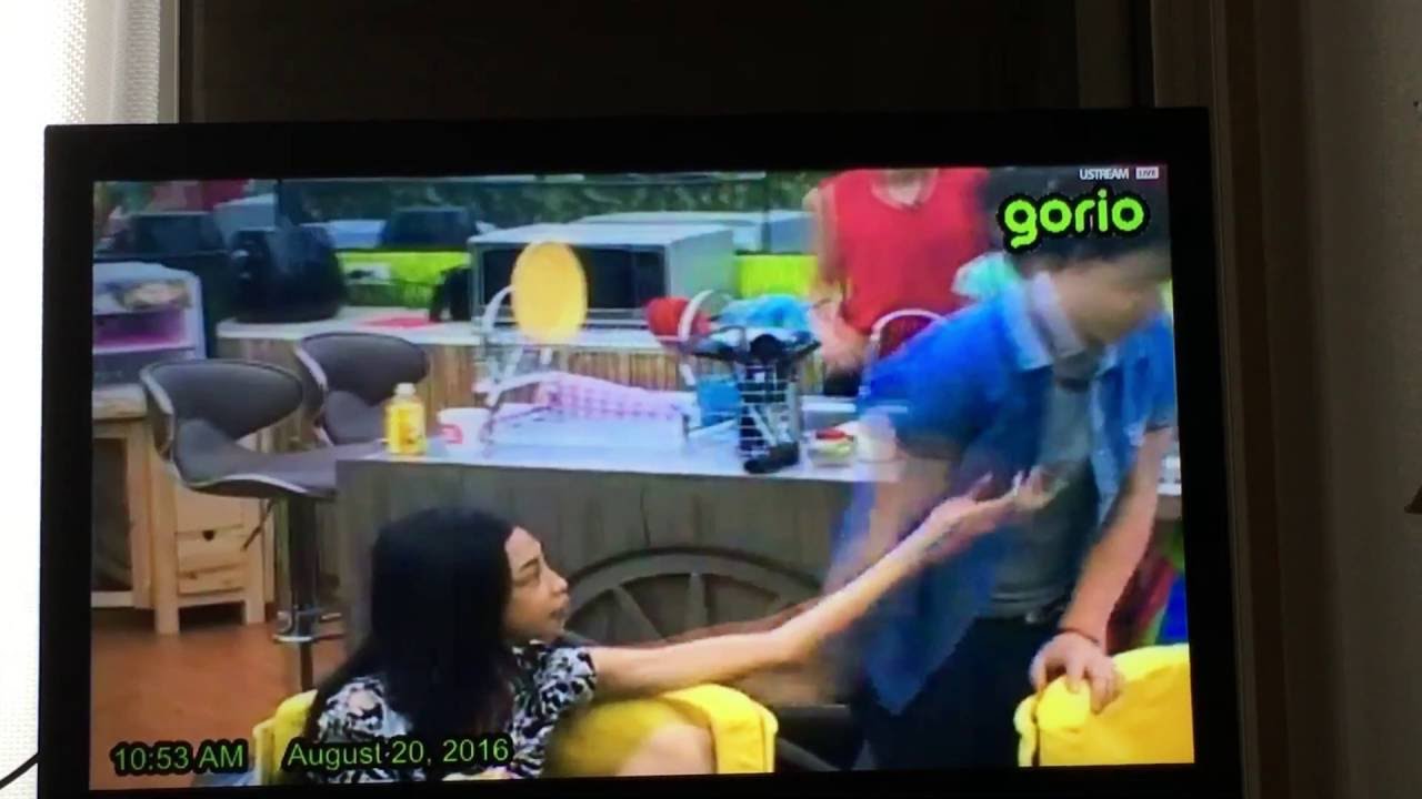 Edward's backhug! (MayWard moment)