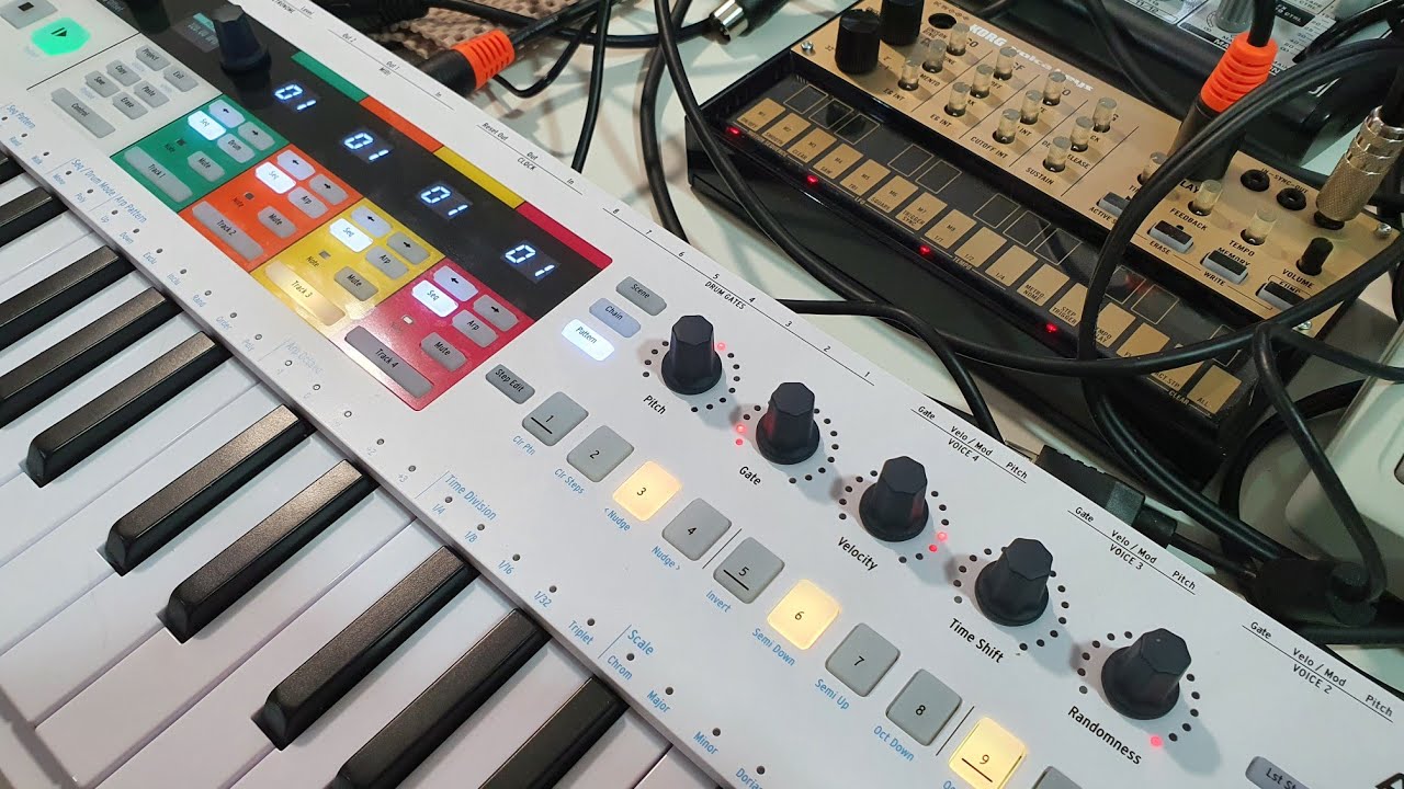 Как подключить Arturia Keystep Pro по midi к Korg Volca? Как настроить midi канал на Korg Volca?