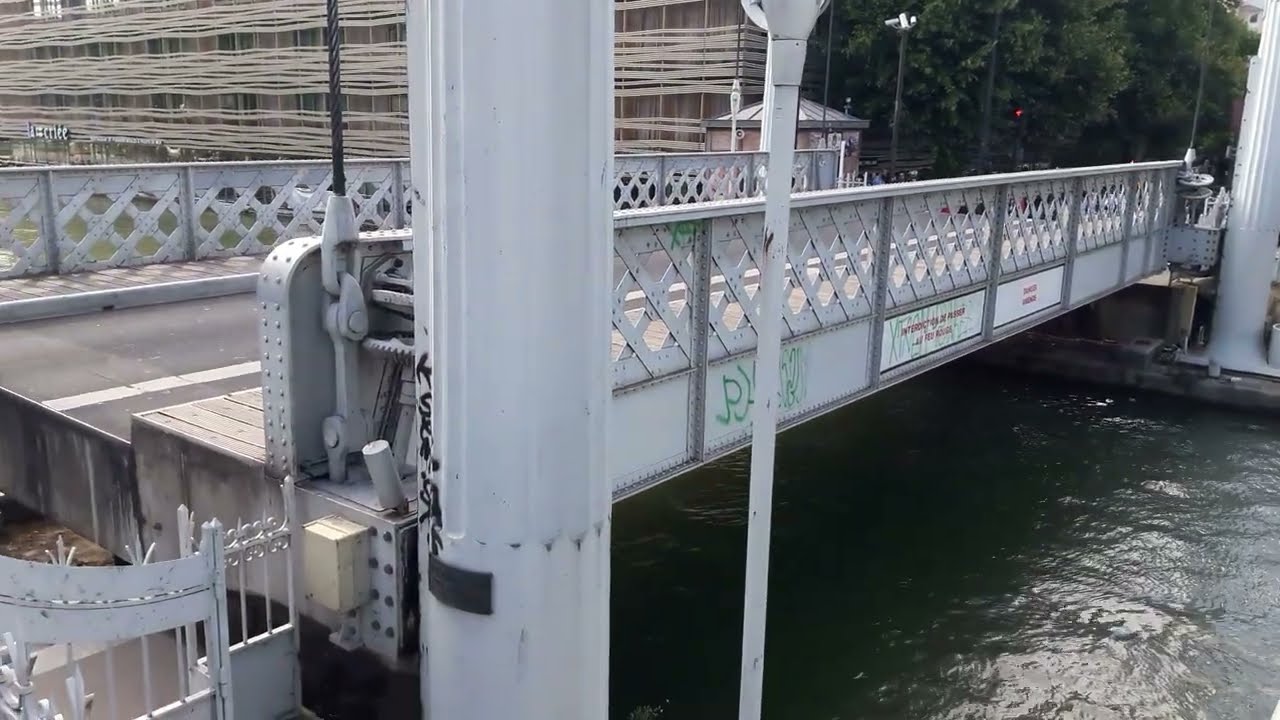 Pont levant de la rue Crim&eacute;e  - Paris 19&egrave;me Arrondissement