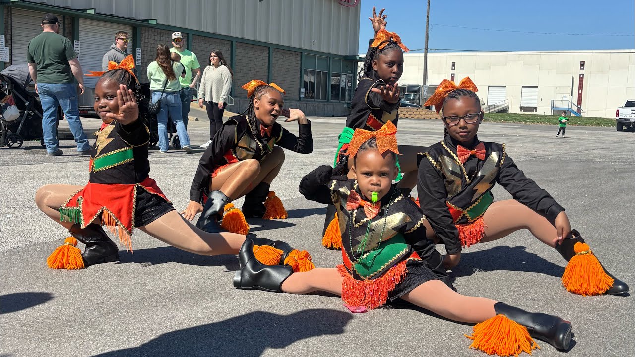 I'm In The 🐍 Day Parade AGAIN W. The Kc Marching Sizzlers !!! 