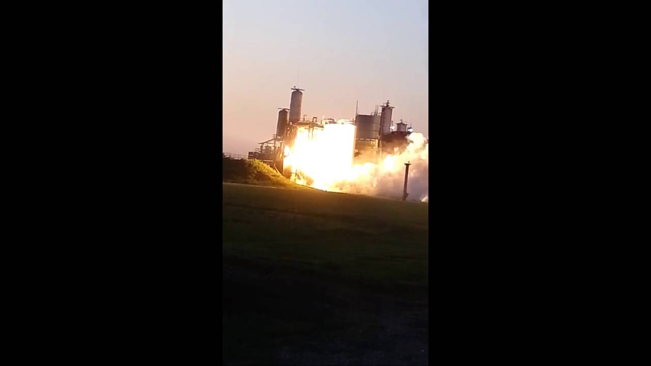 Close up of a Merlin engine burn at SpaceX McGregor test site