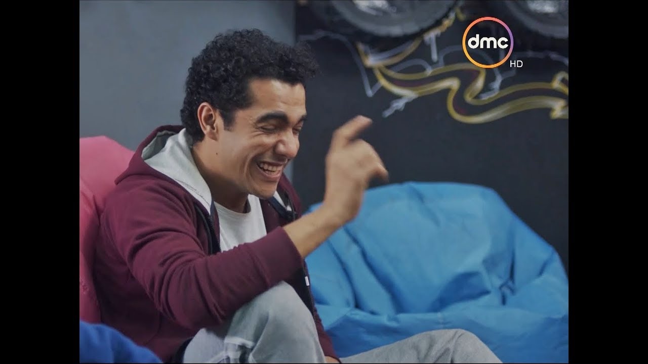 لما تبقى قاعد مع صحابك فى البلاي ستيشن والضحك يقلب بدراما #أبو_العروسة