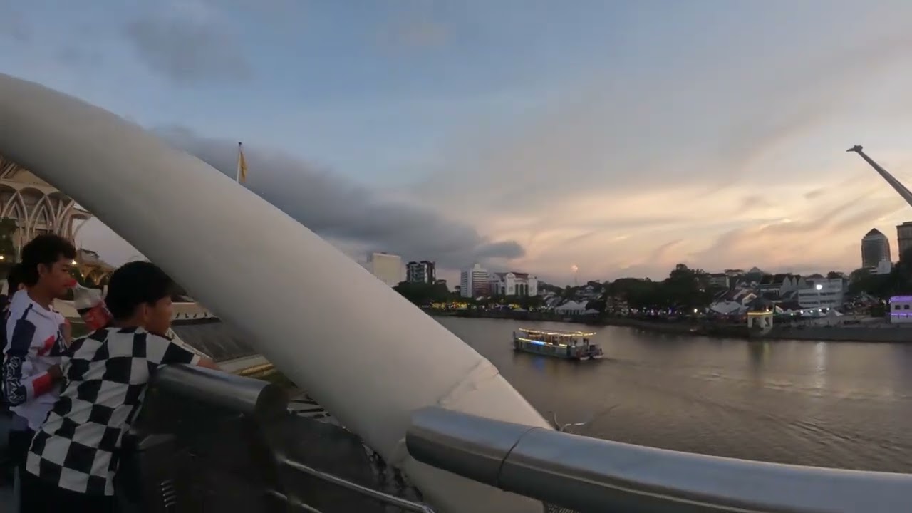 Kuching Views: Santai Petang di Darul Hana Bridge & Pangkalan Sapi