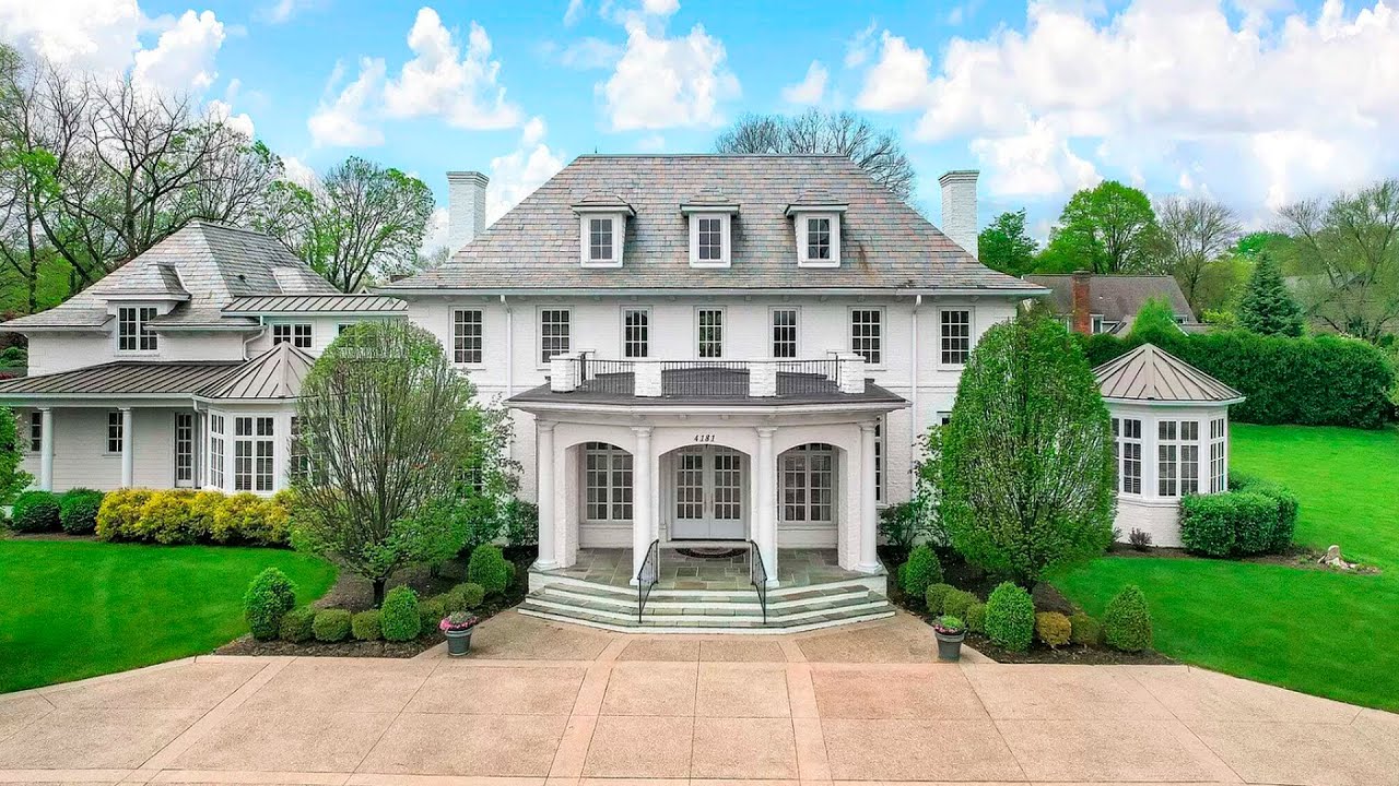 House tour in Ohio US $1,995,000. Overview of a luxurious mansion.