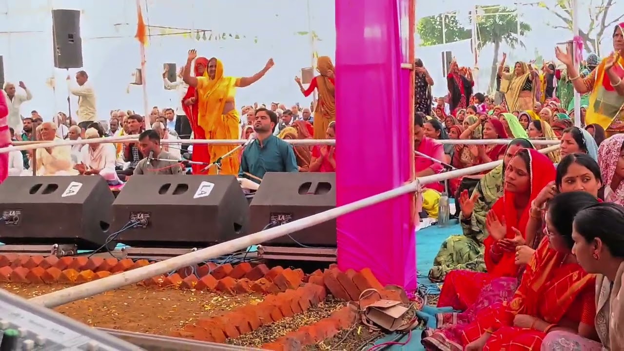 Pandit Ji Ravi Gautam ji Maro Man bhajana mein