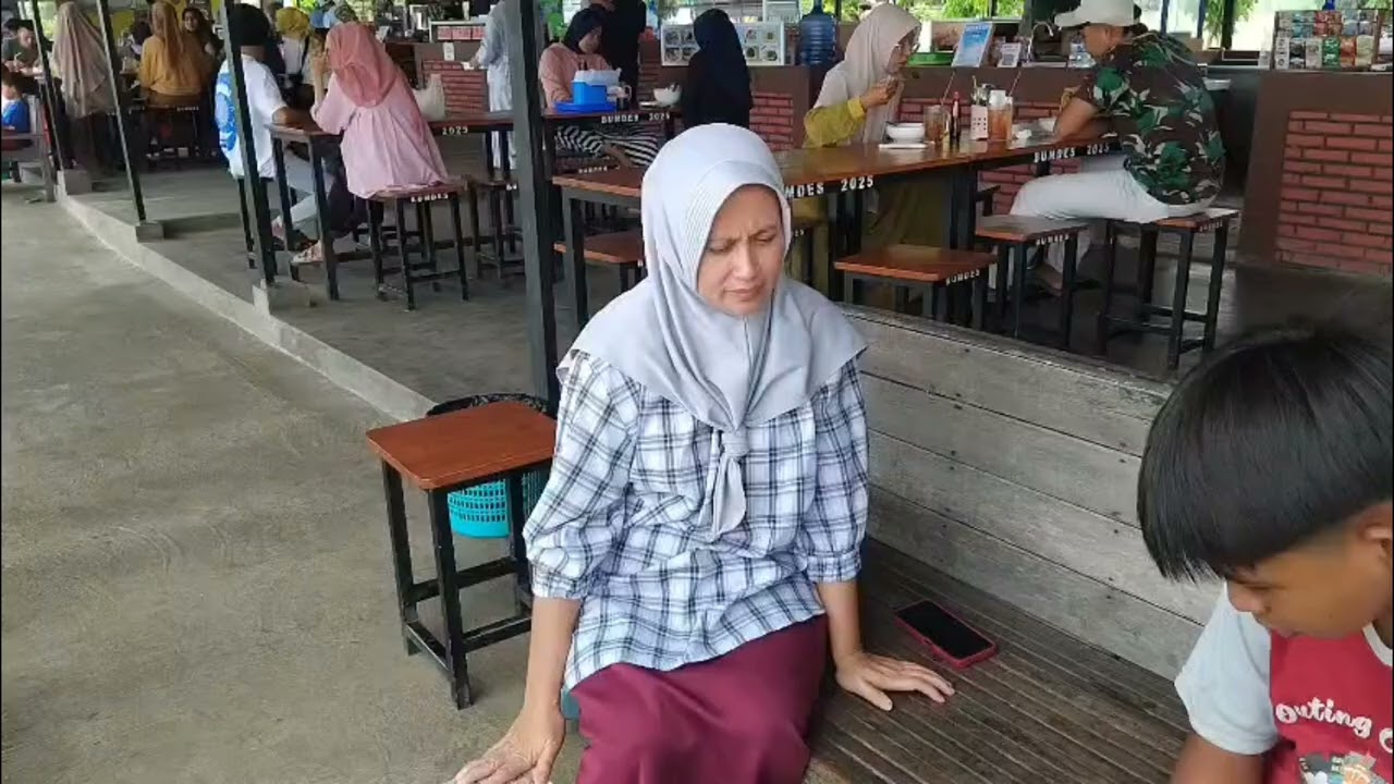 tugas berita klmpk 1 B.Indo, tempat:pujasera dawuhan kulon
