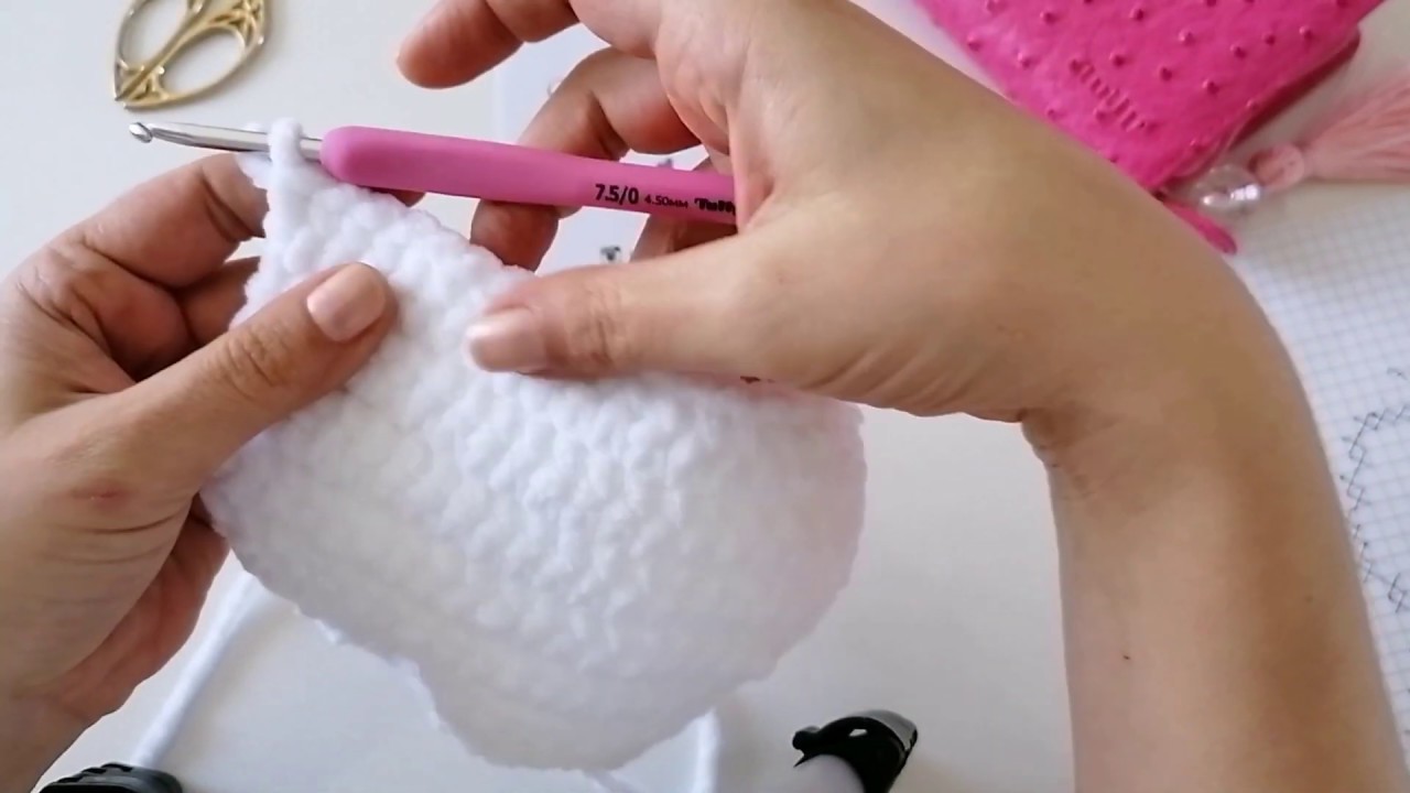 Ters sık iğne tekniği ile  Tavşanlı Peluş Yastık 