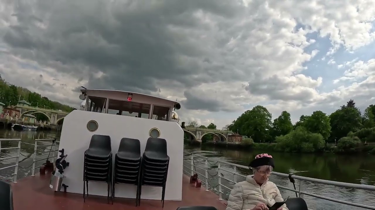 Richmond to Westminster Thames River Boats