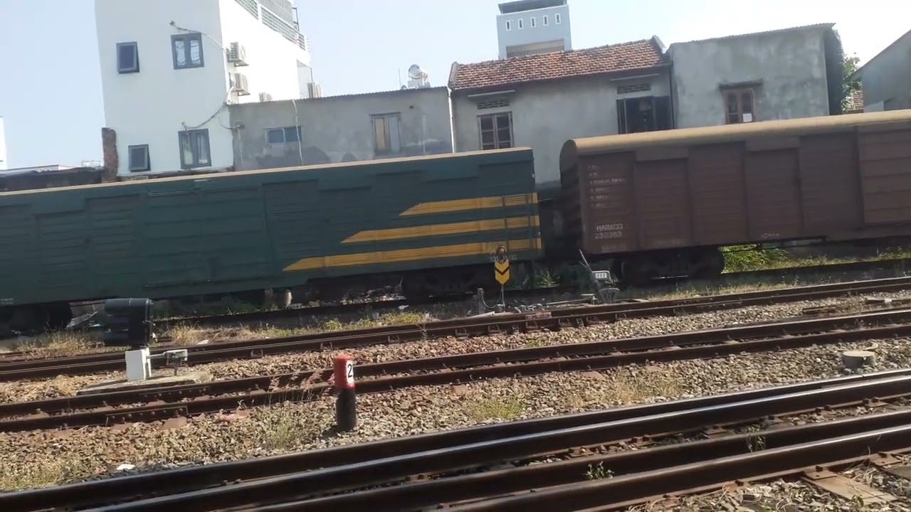 D20E-009 kéo HH44 ra khỏi ga Nha Trang (video sau khi bị té) | 14h47 9/5/2025