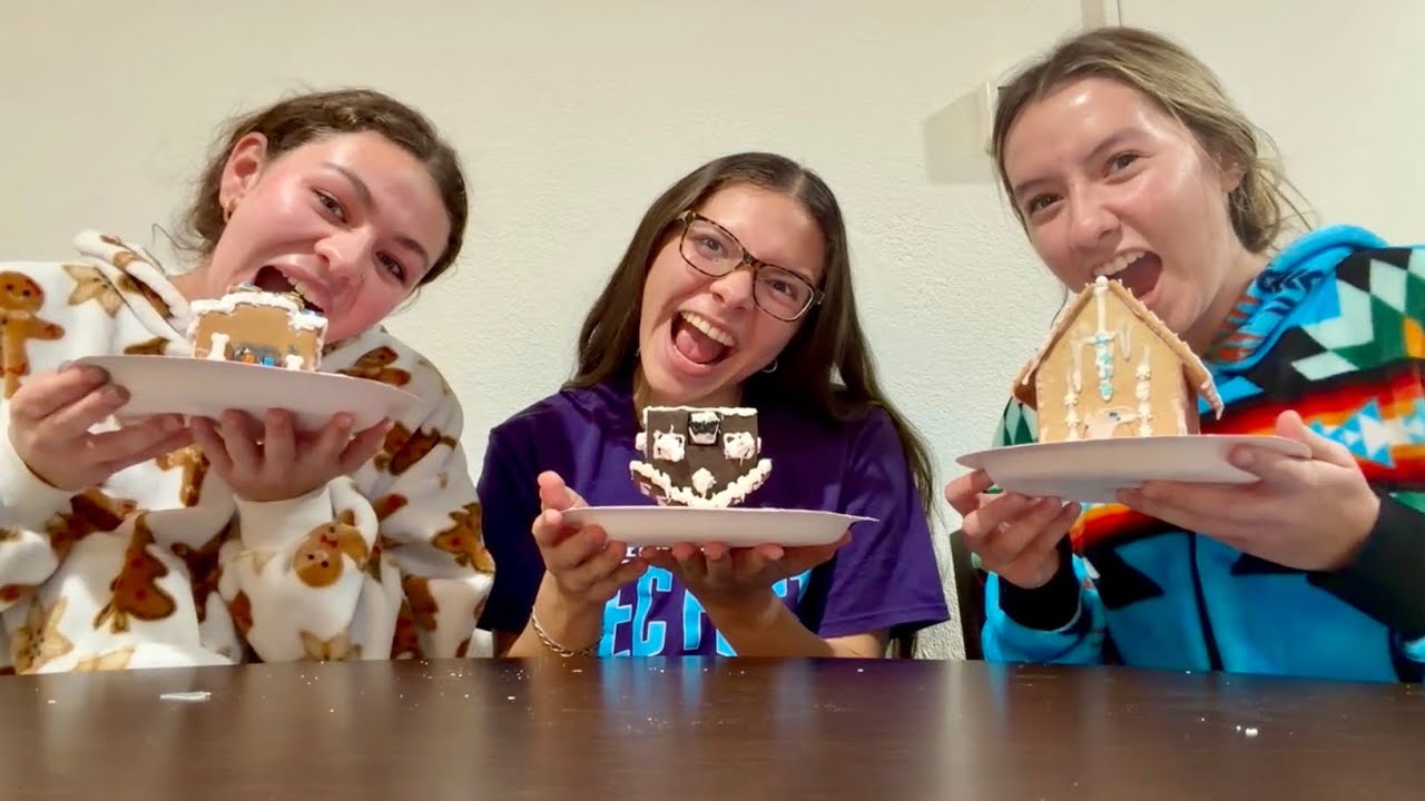 GINGERBREAD HOUSES!!! 
