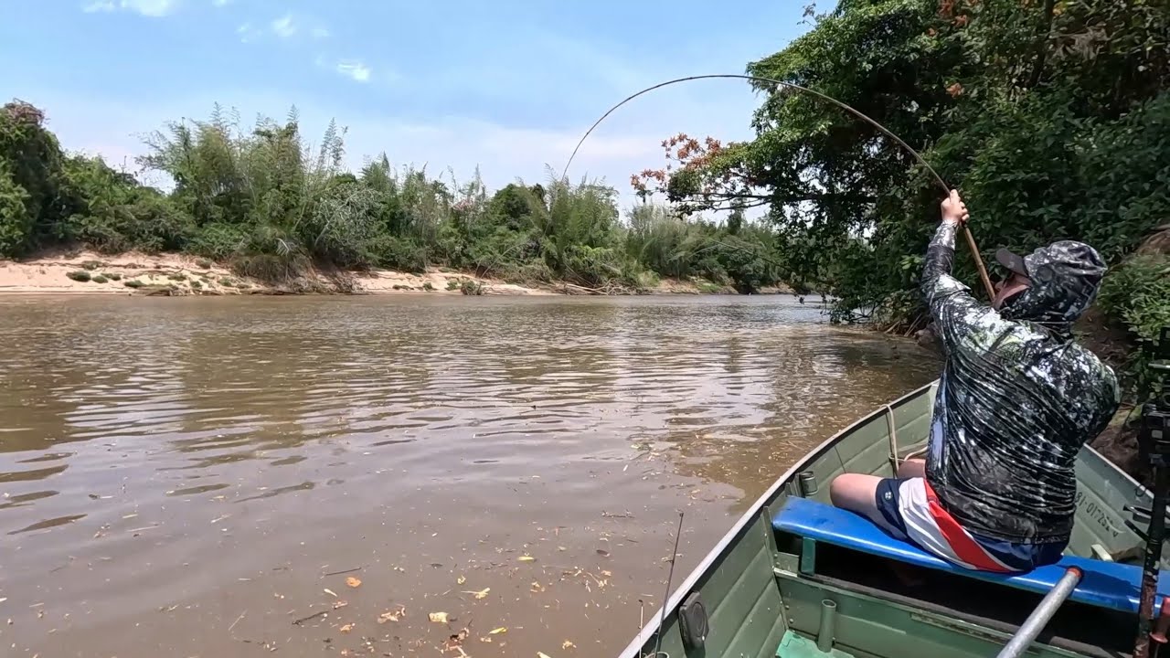 É ISSO QUE O PESCADOR SONHA ENQUANTO VIAJA PARA SUA PESCARIA
