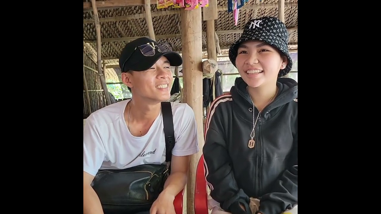 Buổi trưa vũ và Huyền ăn dưa hấu nói chuyện ai thấy cũng thích