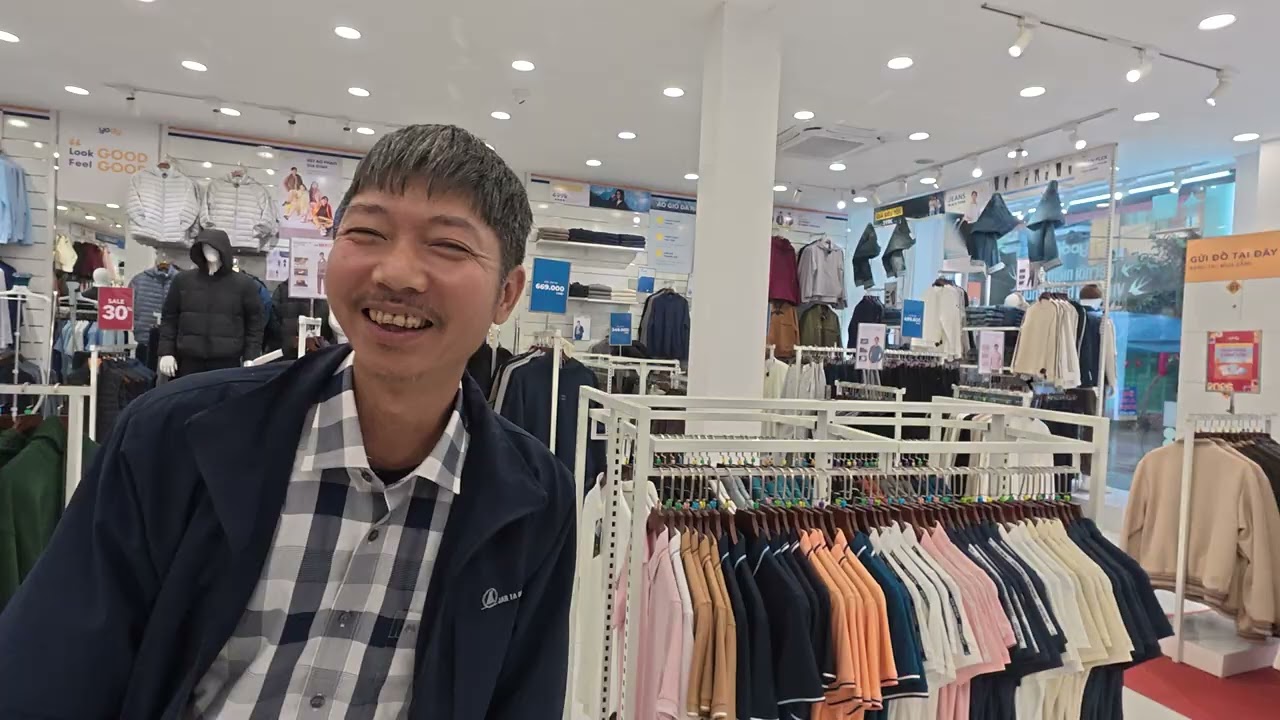 Căng đét ông bác đi mua quần cứ đòi cái ly ???
