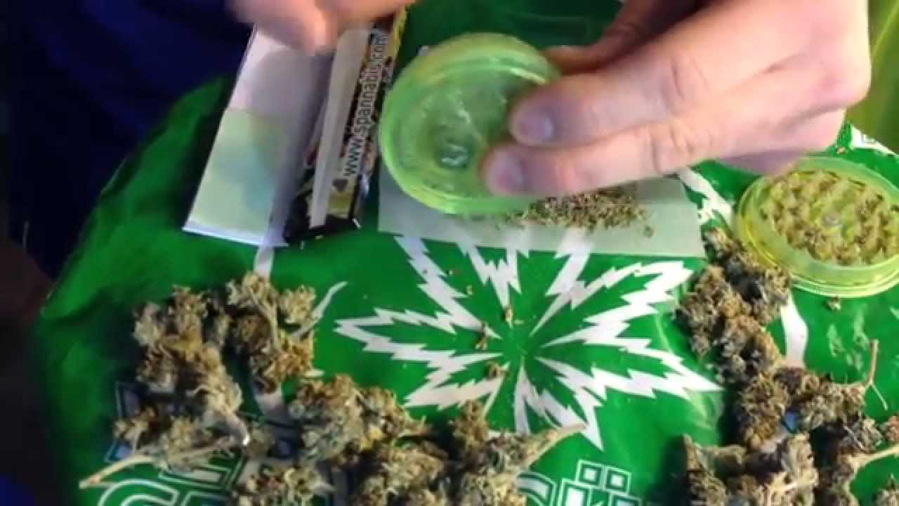 Como hacer un Porro de Marijuana