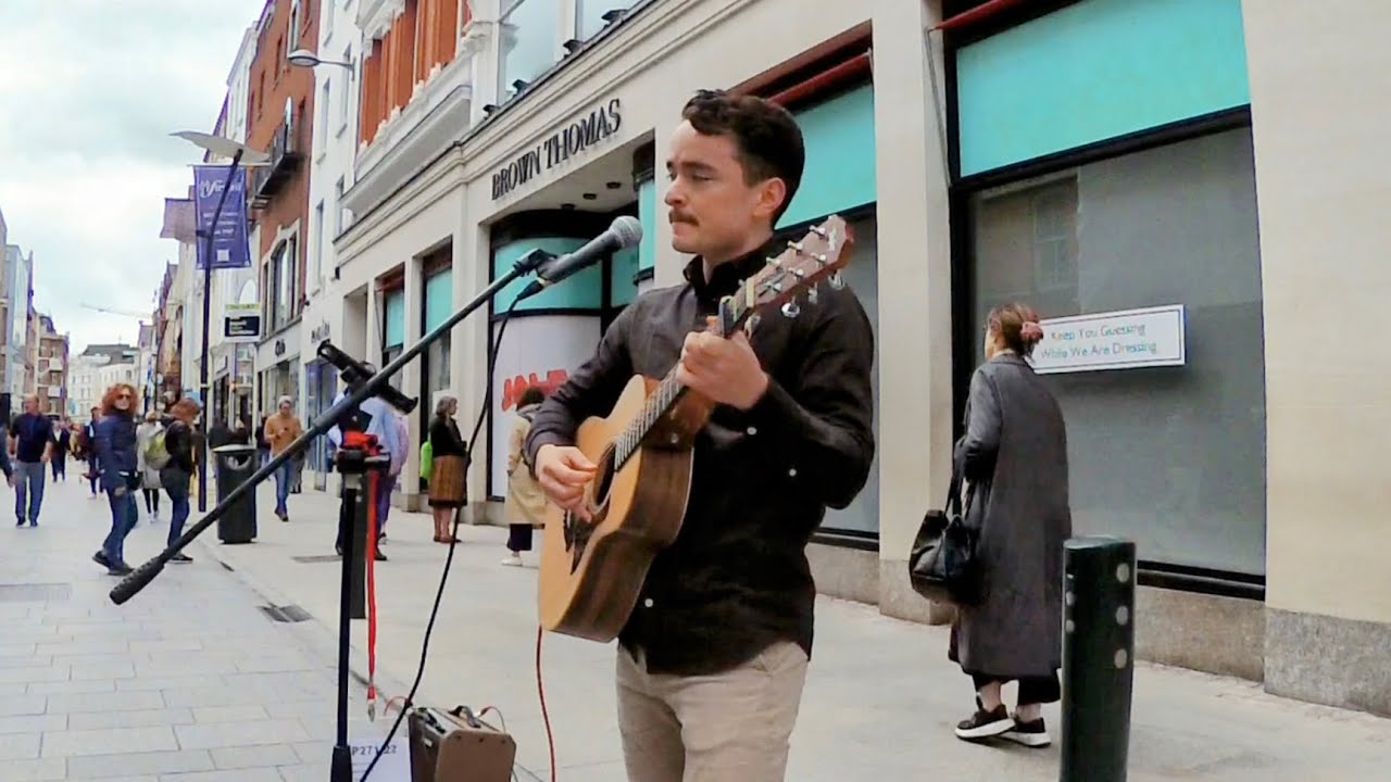 Singing Elvis Presley on Grafton Street in Dublin - 