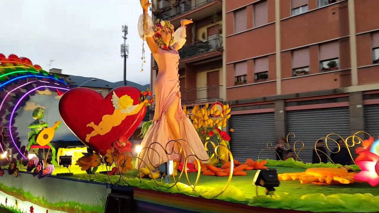 Terni, la sfilata dei carri allegorici