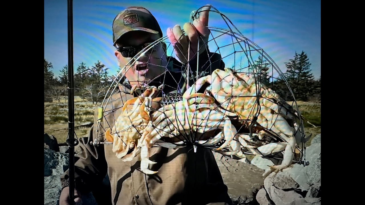 Razor Clamming and Crabbing - Long Beach Washington {Catch Clean Cook} #fishing #clamming #outdoors