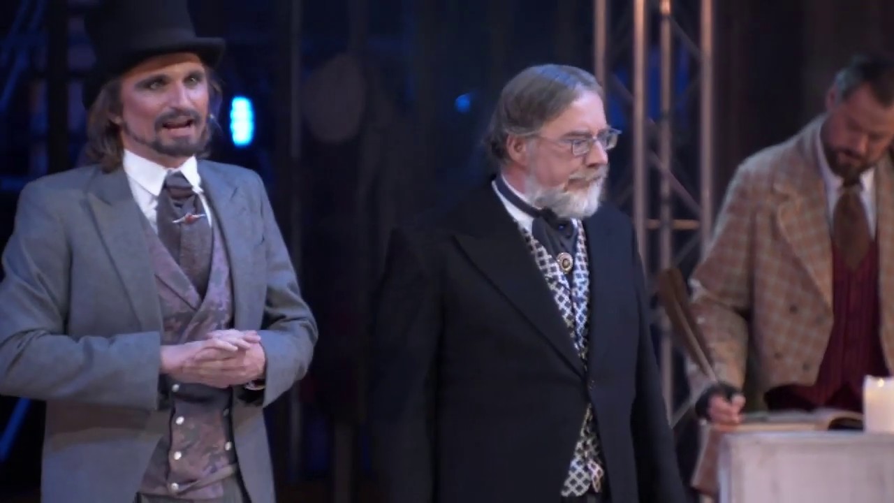 Scrooge, de kerstmusical - 1.02 De weldoener (Merry Cast)