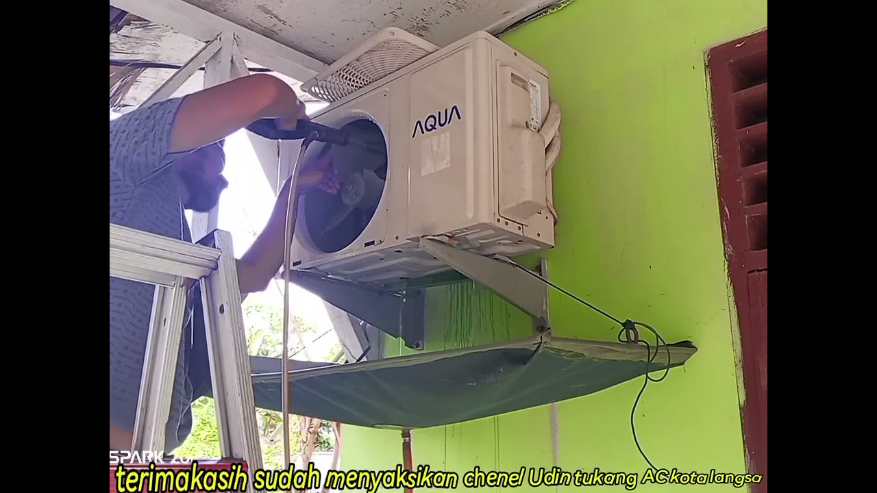 AC udah mulai bocor😁udah macam air ujan jatuh kedalam kamar🤣🤣