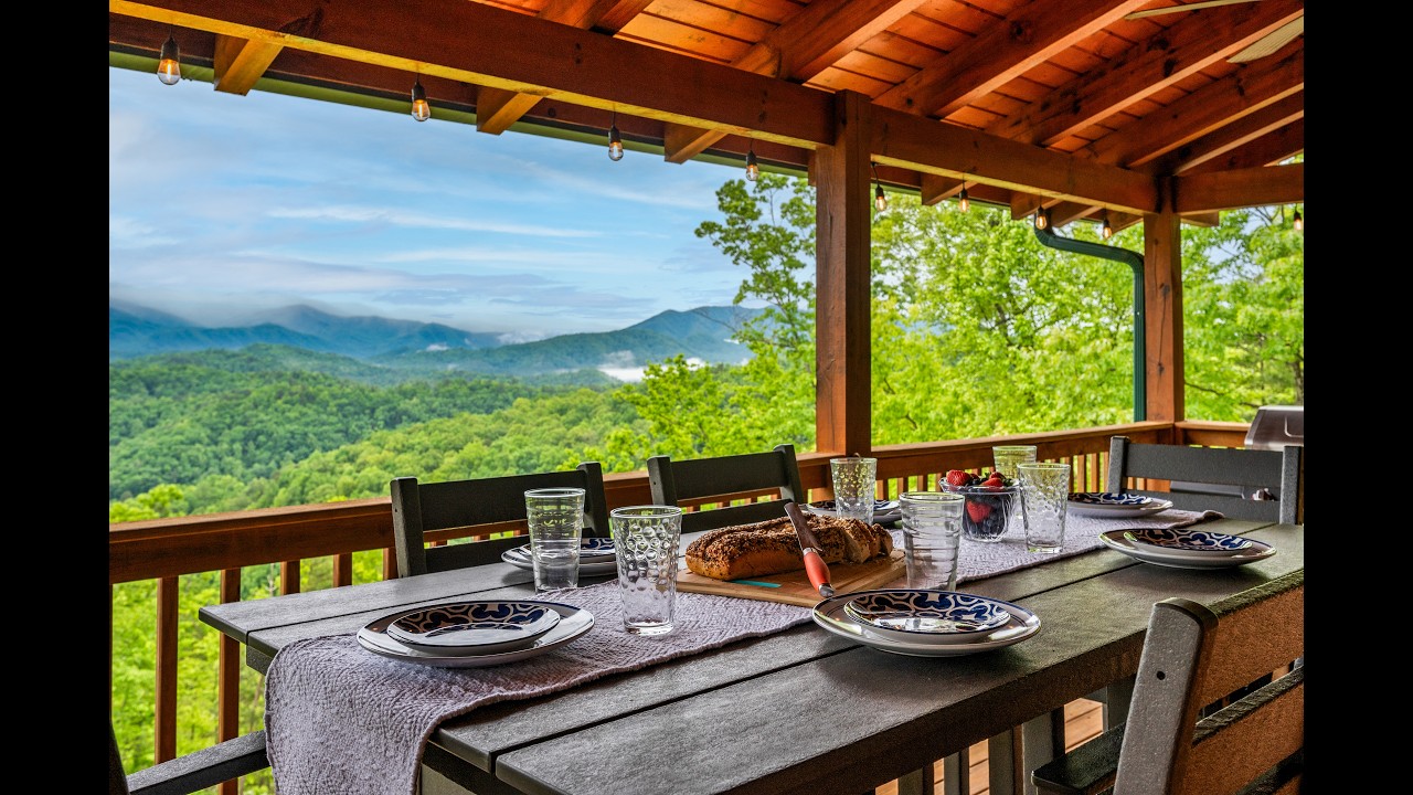 Smoky Cabins presents Camp Black Bear located in Townsend, TN