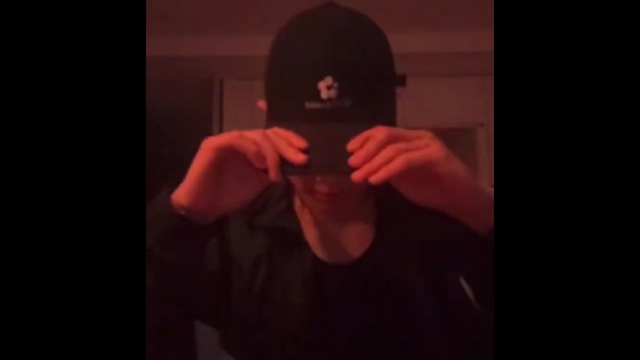 Jungkook teases us on weverse live😈🧢✂️🐰💜😉 #jungkook #bts #jk #army#teasing #weverse #live #hairstyle