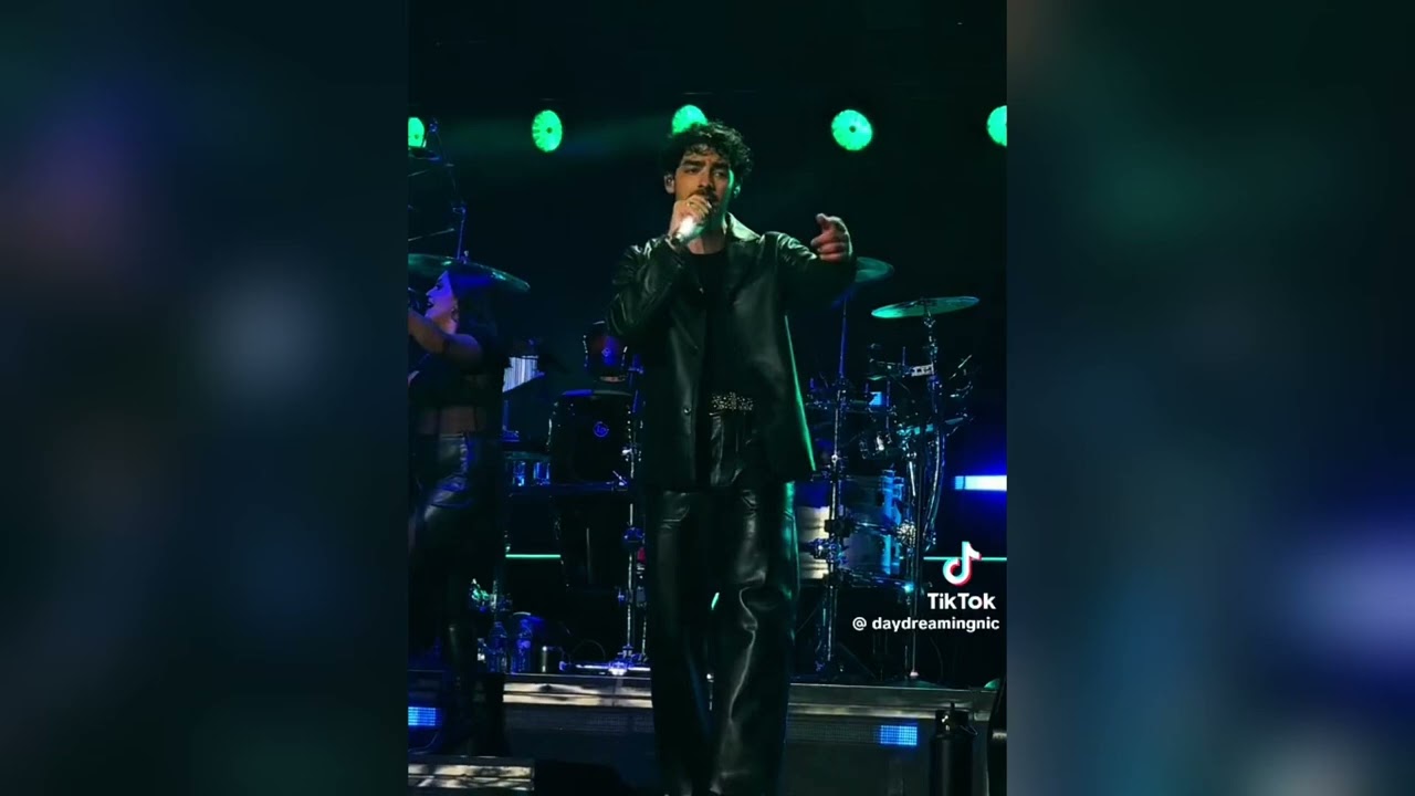 Jonas Brothers Cover Umbrella (by Rihanna)