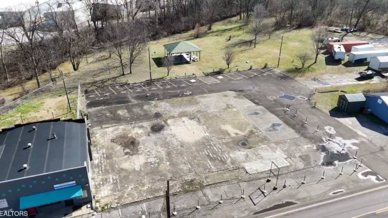 3 Commercial lots in 1