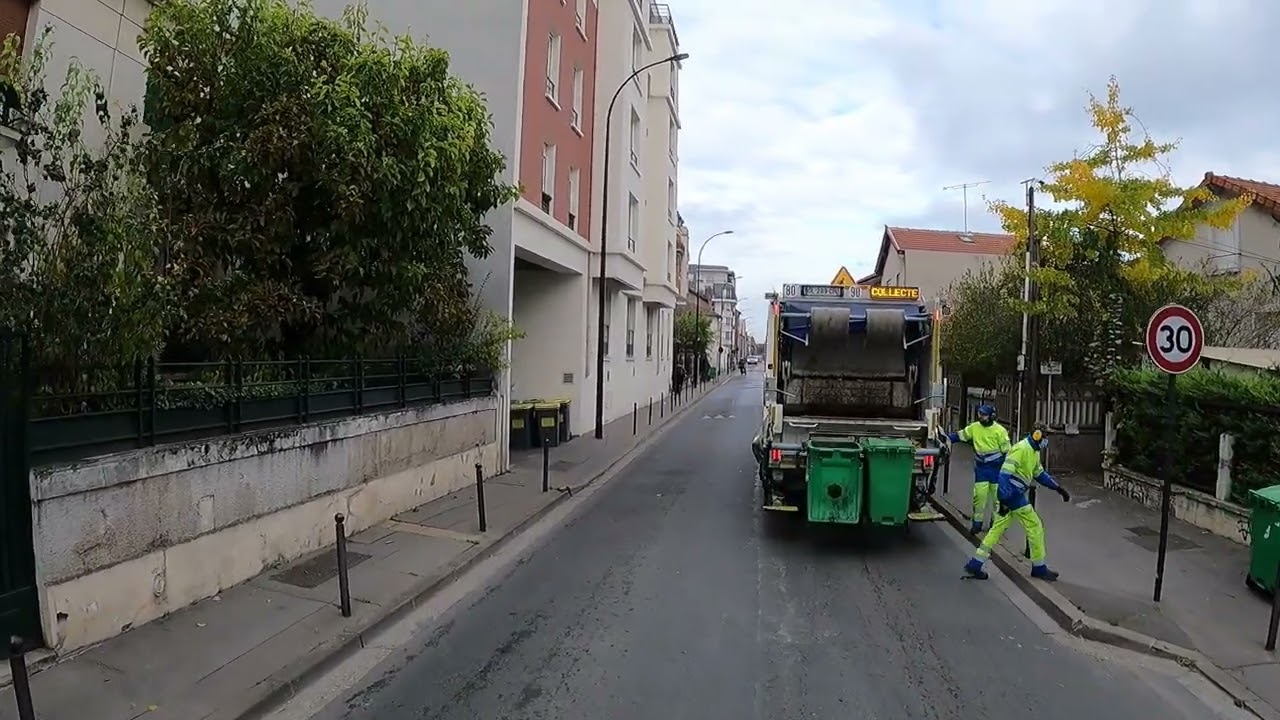 France. Route Nationale 4. Paris - Sézanne. 14.11.2024. truck driver.