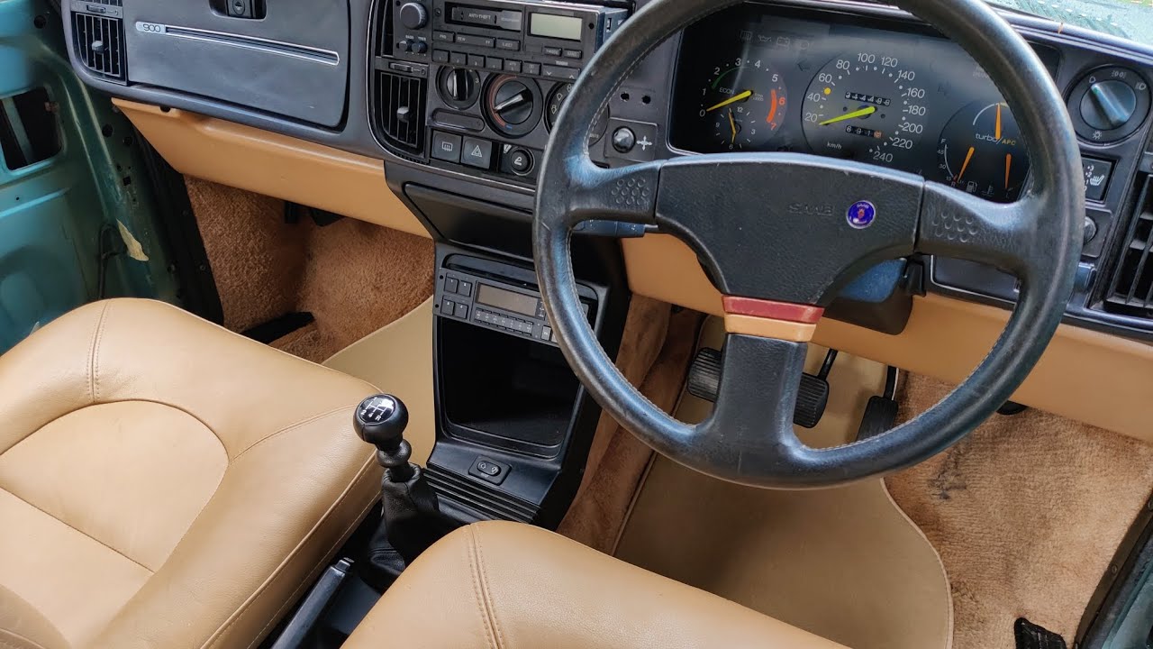 SAAB 900 T16 rescue (ep34): 'how to' gear gaiter swap