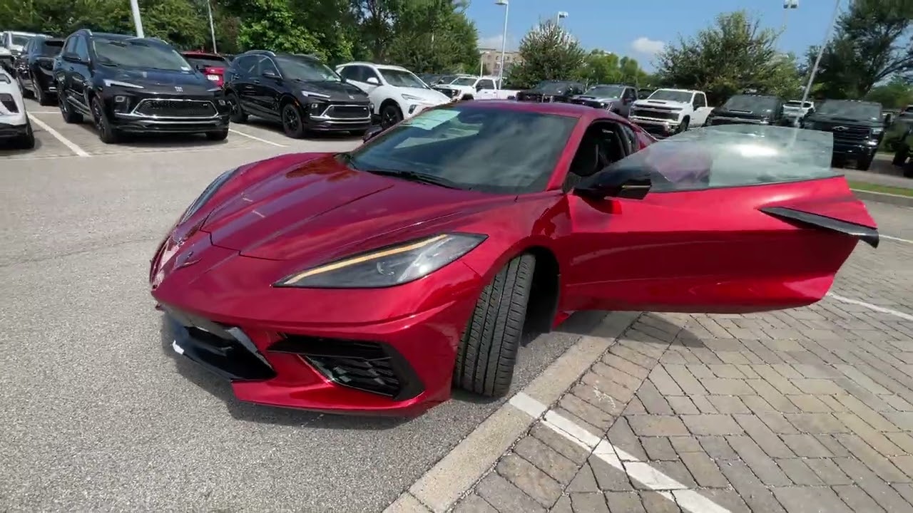 Обзор Chevrolet Corvette Stingray 1LT 2027 года (характеристики, интерьер, экстерьер)