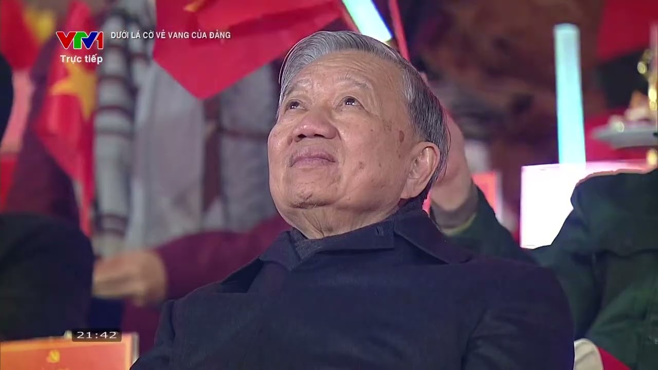 Pháo hoa rực sáng bầu trời Hà Nội mừng thành công Đại hội XIV của Đảng   VTV24   YouTube