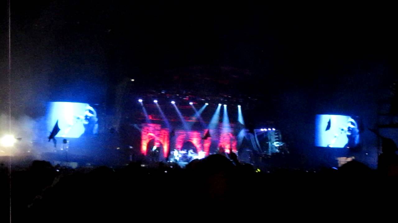 Queens of the Stoneage - closing Glastonbury 2011