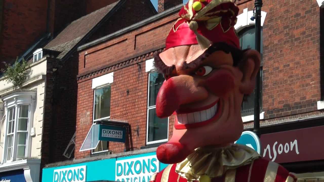 Punch and Judy Show - Clive Chandlers 'Walking Tall' Giant Puppets
