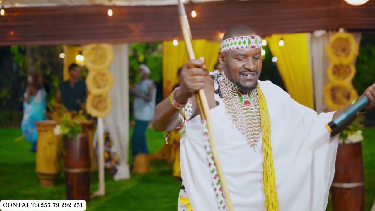 Fabrice areguye abantu bararyoherwa bararekura inoti kubicuba na mabano y;inka.