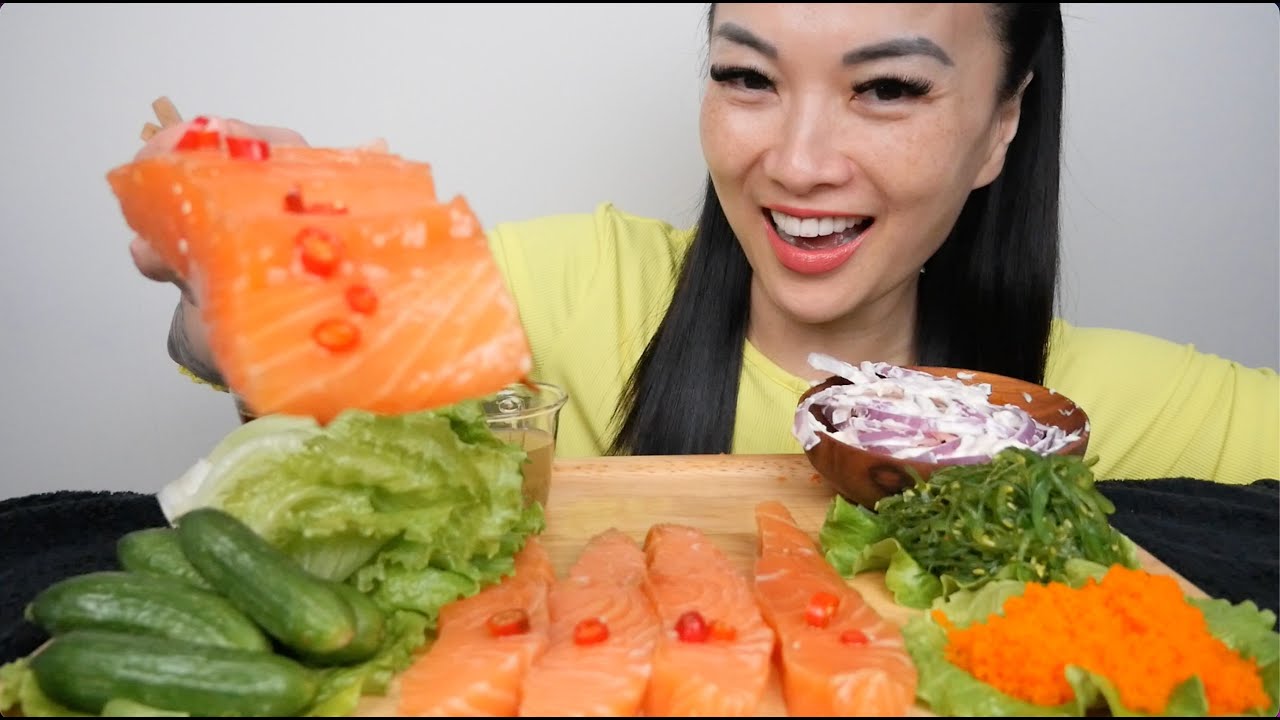 TOBIKO EGGS + SEAWEED SALAD + MARINATED SALMON SASHIMI (ASMR EATING SOUND) LIGHT WHISPERS | SAS-ASMR