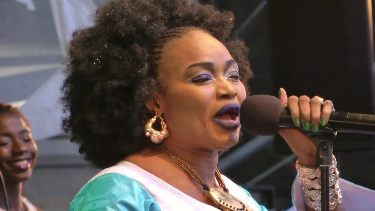 Oumou Sangaré - Kounadia - LIVE at Afrikafestival Hertme 2017