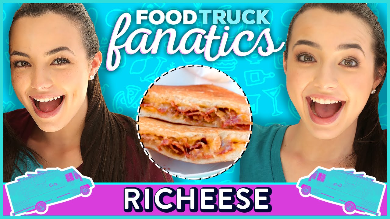 BACON MAC N CHEESE SANDWICH CHALLENGE | Food Truck Fanatics w/ The Merrell Twins