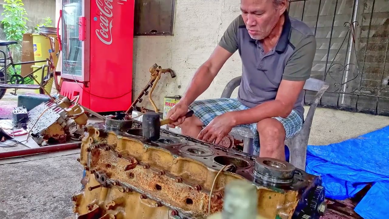 Stuck Engine Mitsubishi 6D14  Total Overhaul by Roque Tan