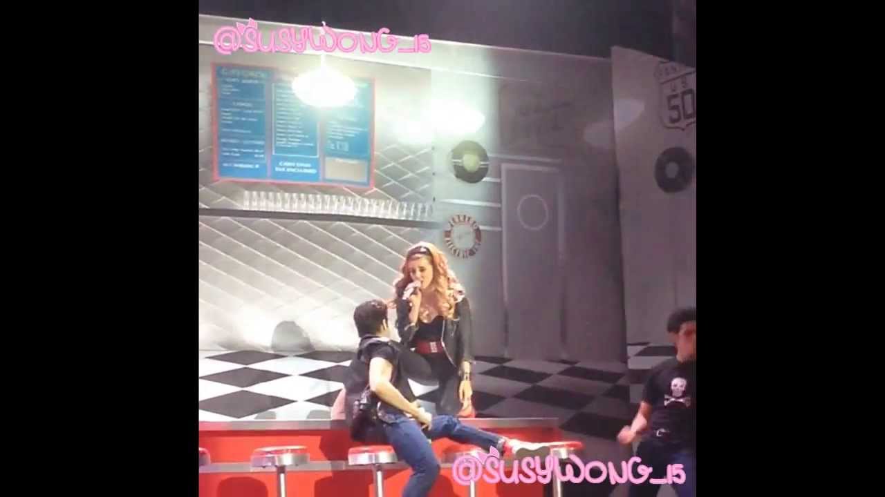 Vaselina - Paulina Goto y Eleazar Gomez en Vaselina Final... @soypaulinagoto @eleazargomez33