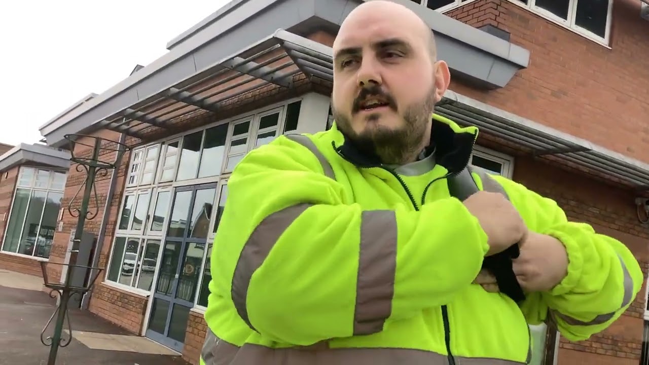 Recycling bin man at Kinson (06/03/2026)