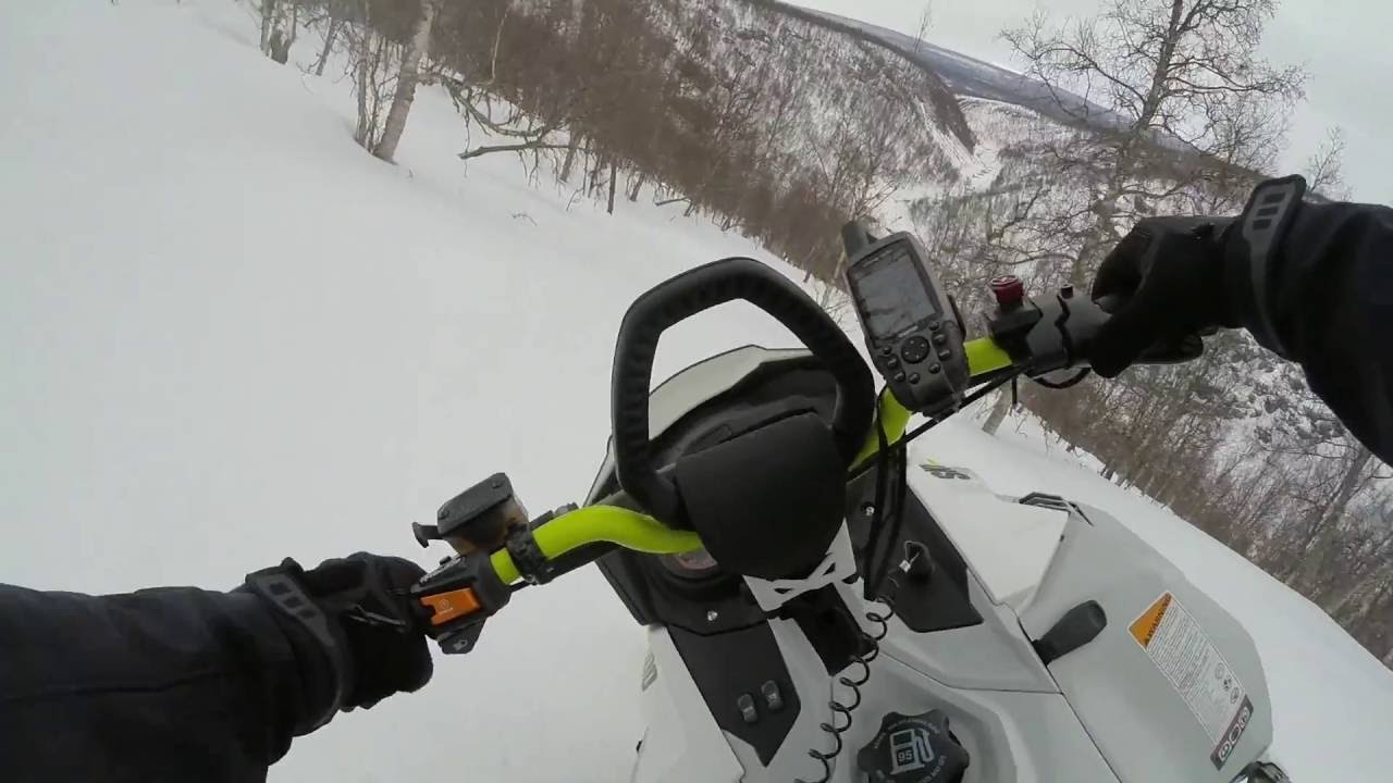 Snowmobile ravine fail skoter