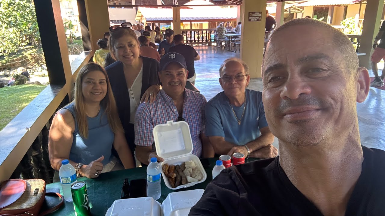 Comiendo En Guavate En Cayey PR( Lechón)🇵🇷🙏..UP..DTB