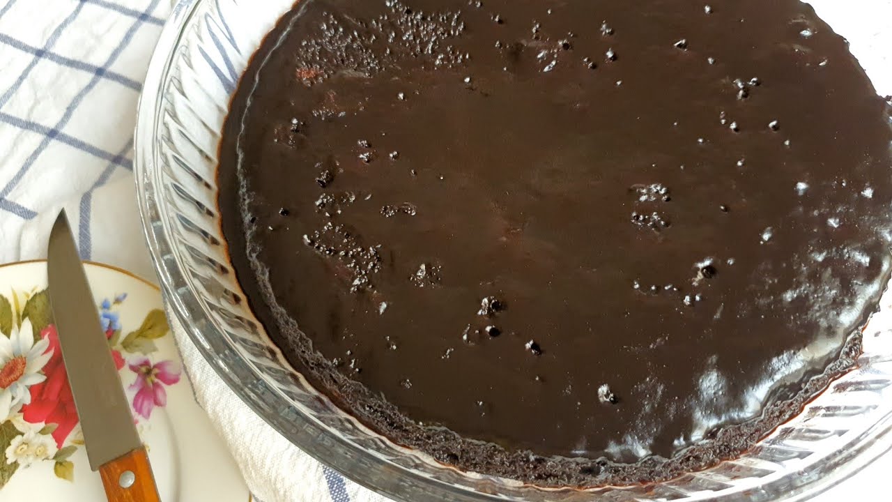Upside down cake that makes its own thick chocolate topping