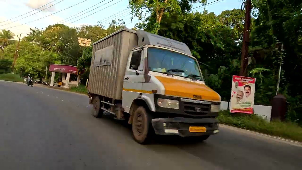 [4K - UHD ] Driving Through Village Roads in Kerala, South India 🚗🌳🌅